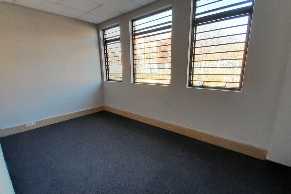 Modern Office Space with Private Office in Boardwalk Office Park - Photo 5