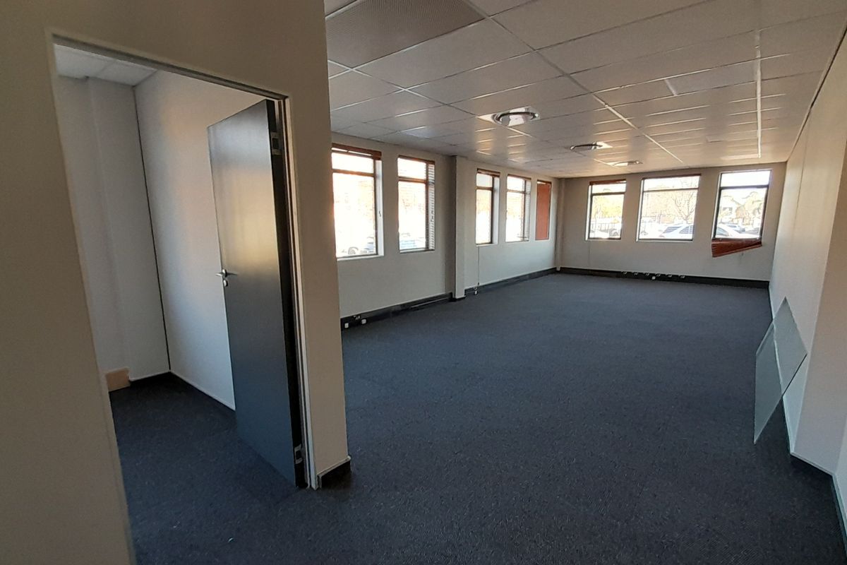 Modern Office Space with Private Office in Boardwalk Office Park - Photo 3