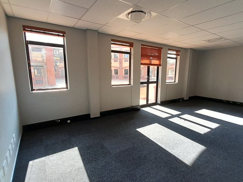 Compact Professional Office in a Prime Boardwalk Address - Photo 10