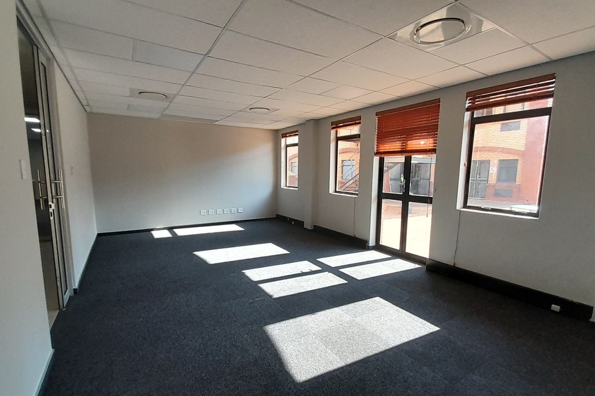 Compact Professional Office in a Prime Boardwalk Address - Photo 3