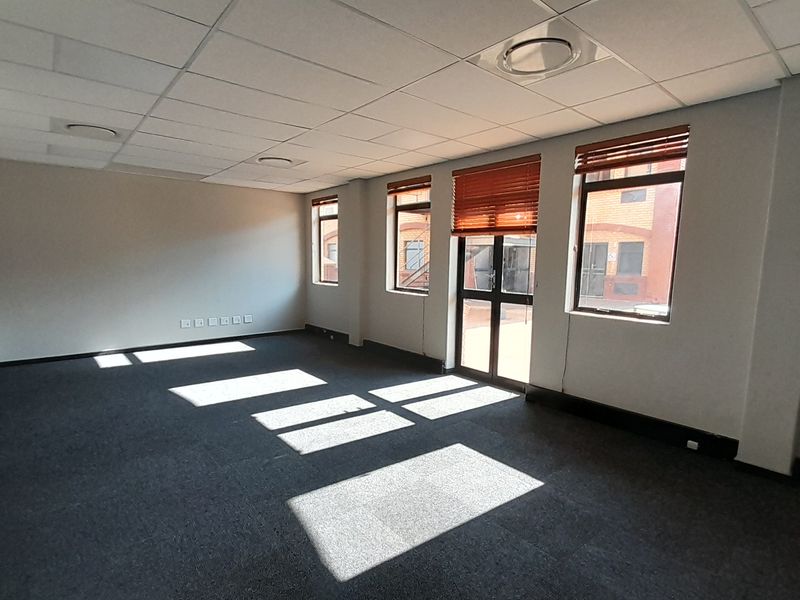 Compact Professional Office in a Prime Boardwalk Address - Photo 4