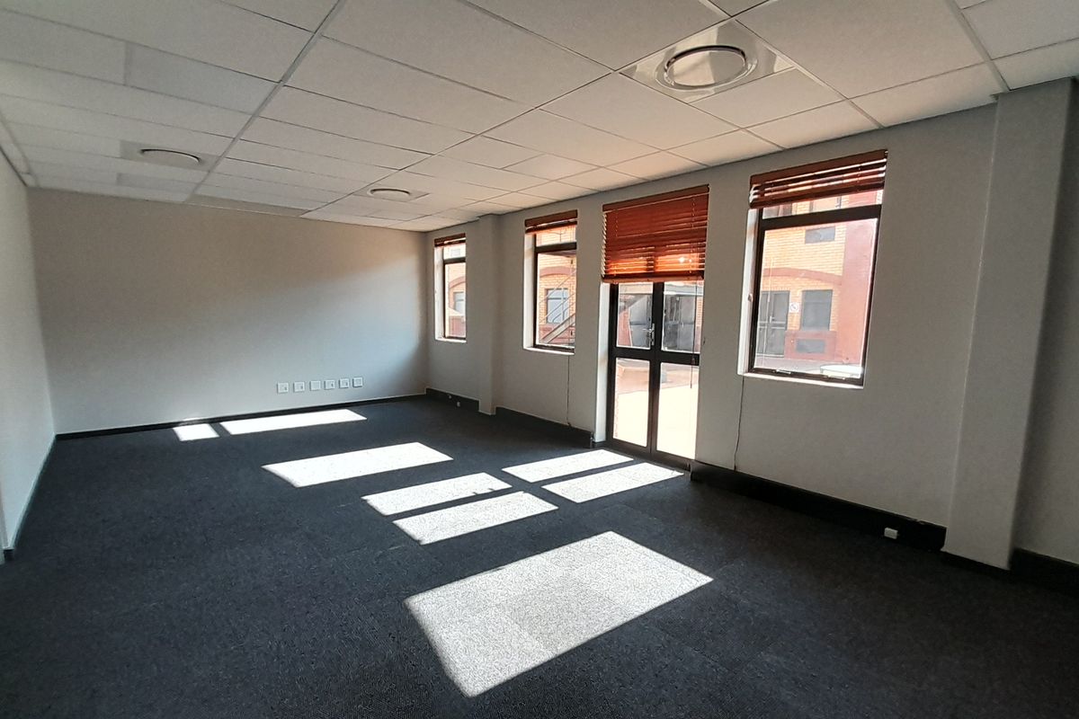 Compact Professional Office in a Prime Boardwalk Address - Photo 4