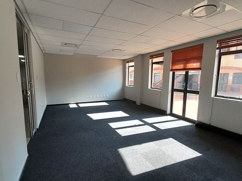 Compact Professional Office in a Prime Boardwalk Address - Photo 2