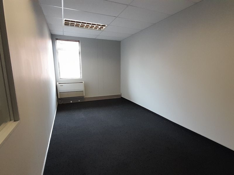 Ground Floor Office with the Right Balance of Open and Private Workspace - Photo 4