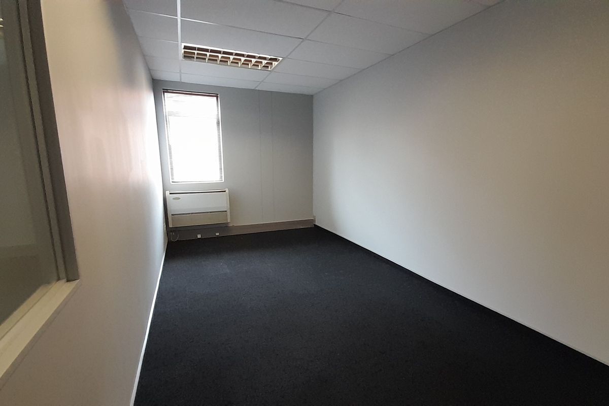 Ground Floor Office with the Right Balance of Open and Private Workspace - Photo 4