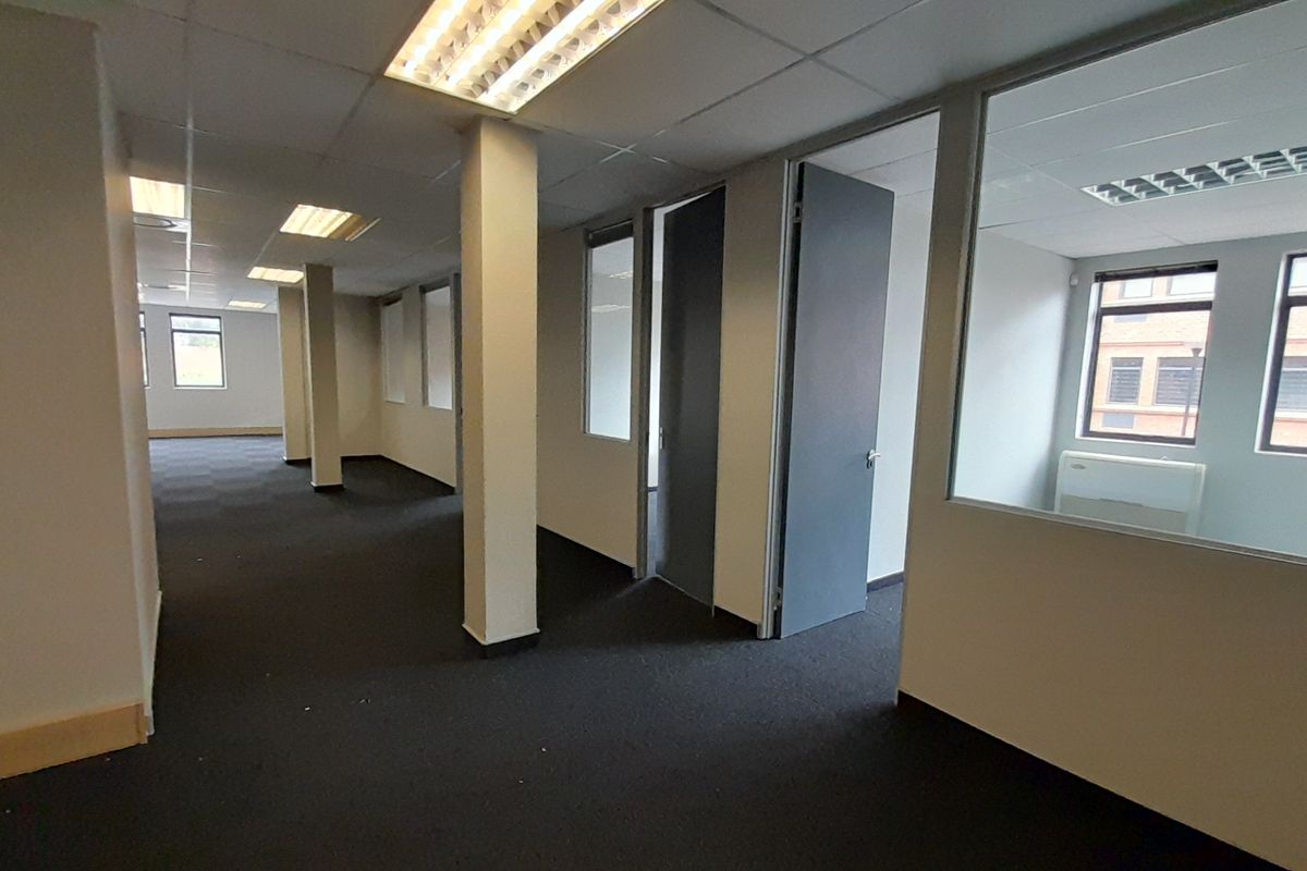 Ground Floor Office with the Right Balance of Open and Private Workspace - Photo 3
