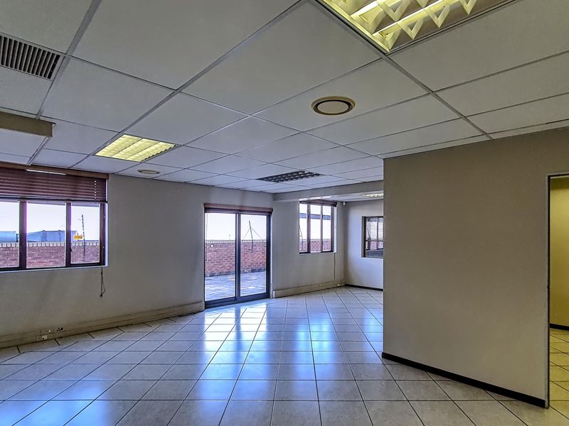 Modern 102m2 Office Space Available Immediately in Wild Fig Business Park - Photo 8