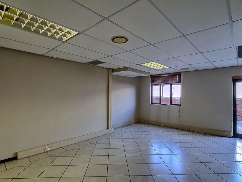Modern 102m2 Office Space Available Immediately in Wild Fig Business Park - Photo 7