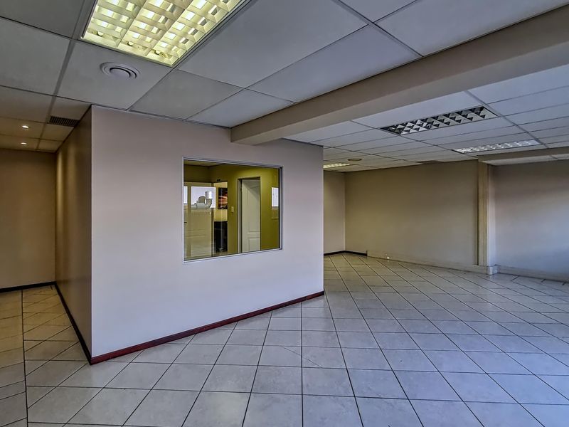 Modern 102m2 Office Space Available Immediately in Wild Fig Business Park - Photo 10