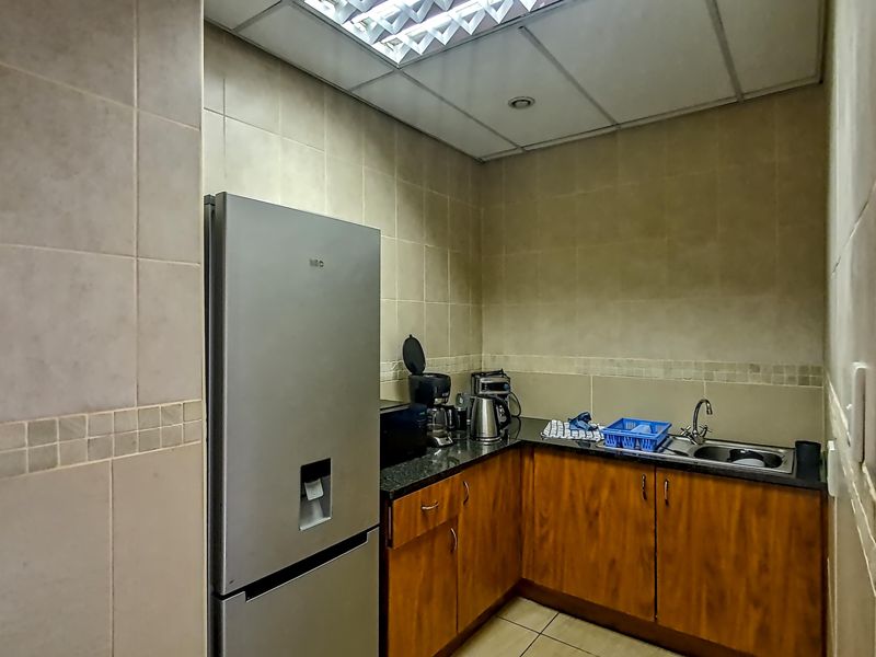 Modern 102m2 Office Space Available Immediately in Wild Fig Business Park - Photo 4