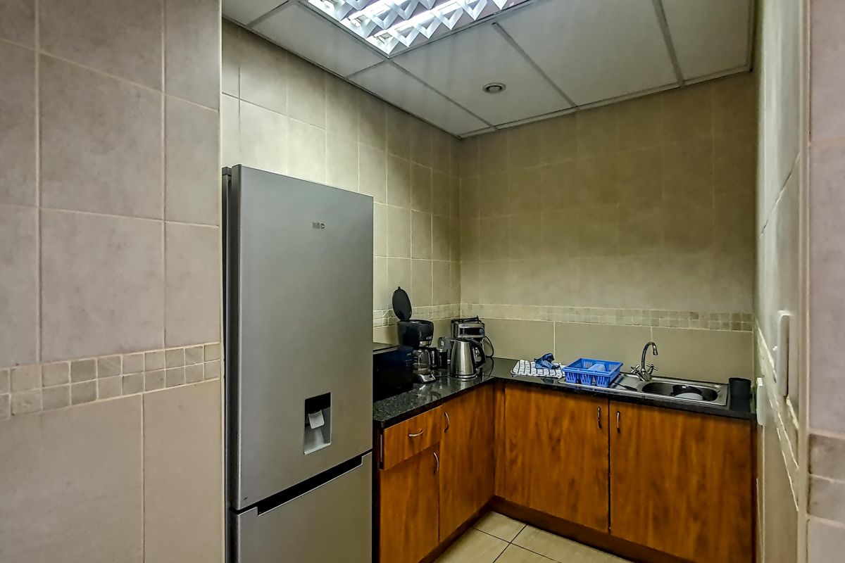 Modern 102m2 Office Space Available Immediately in Wild Fig Business Park - Photo 4