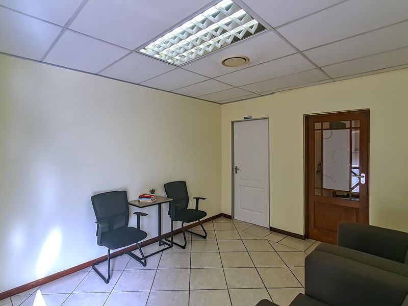 Modern 102m2 Office Space Available Immediately in Wild Fig Business Park - Photo 3