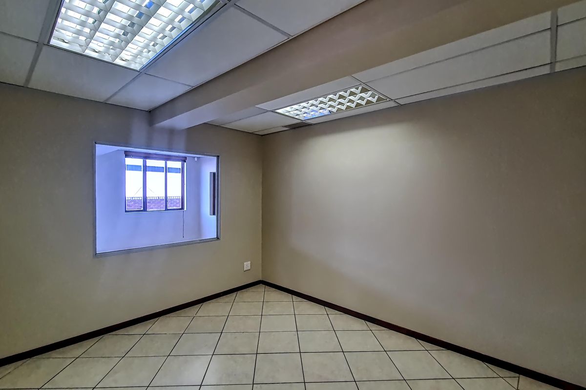Modern 102m2 Office Space Available Immediately in Wild Fig Business Park - Photo 5