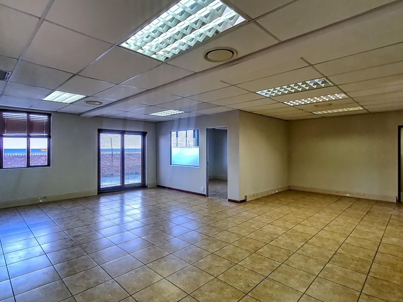 Modern 154m2 A-Grade Office Space Available Immediately – Wild Fig Business Park - Photo 8