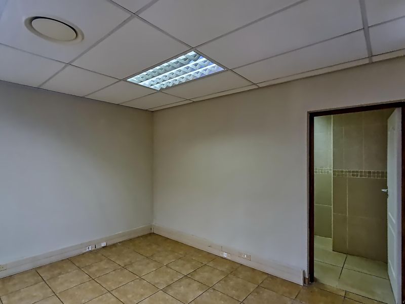 Modern 154m2 A-Grade Office Space Available Immediately – Wild Fig Business Park - Photo 6