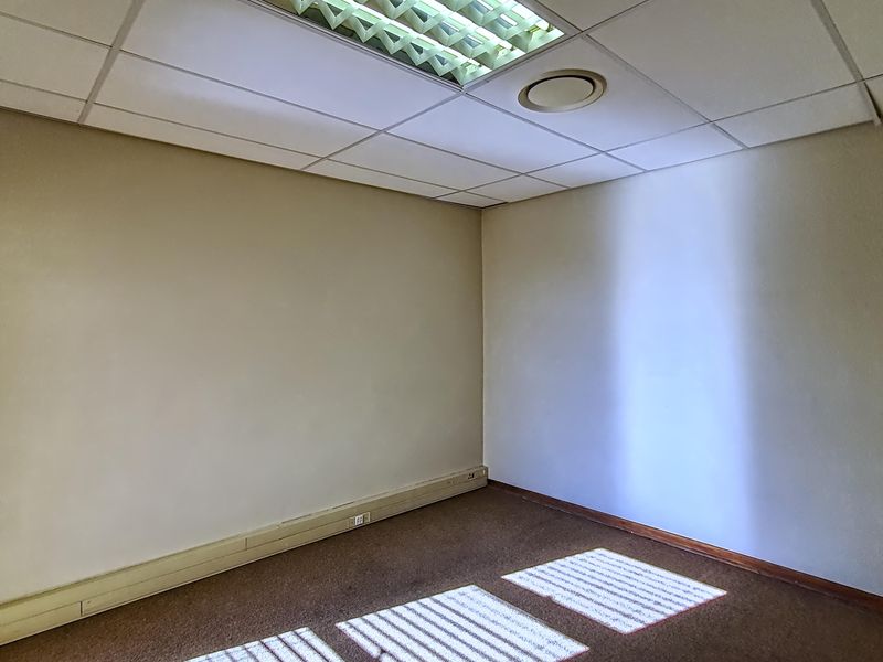 Modern 154m2 A-Grade Office Space Available Immediately – Wild Fig Business Park - Photo 10