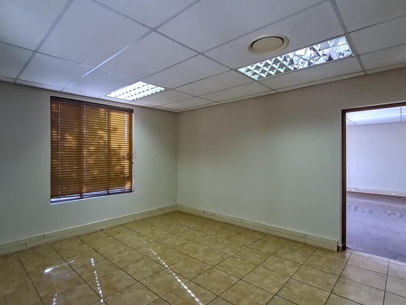 Modern 154m2 A-Grade Office Space Available Immediately – Wild Fig Business Park - Photo 3