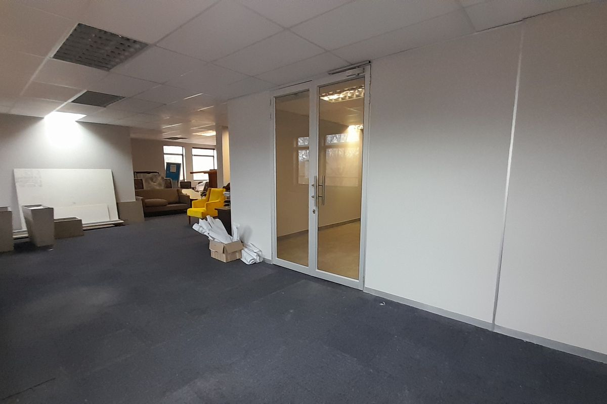 Compact Ground Floor Office within Heart of Pretoria East - Photo 4