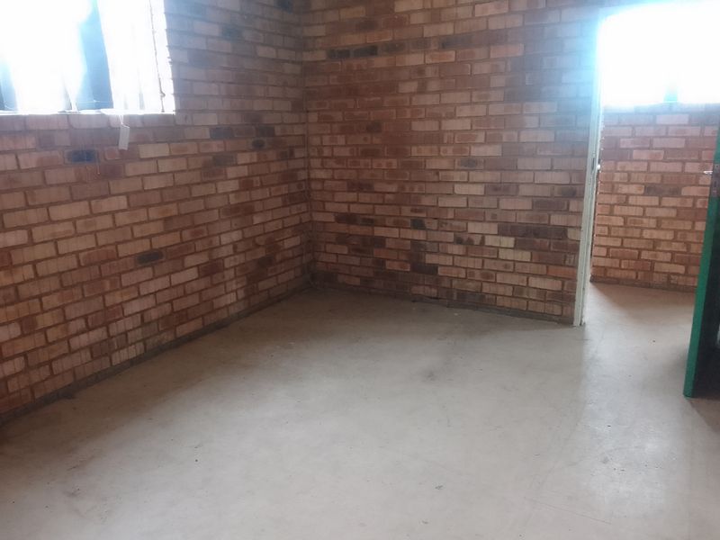 Light Industrial Warehouse and Office Space Available to Rent - Photo 9