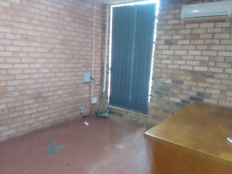 Light Industrial Warehouse and Office Space Available to Rent - Photo 10