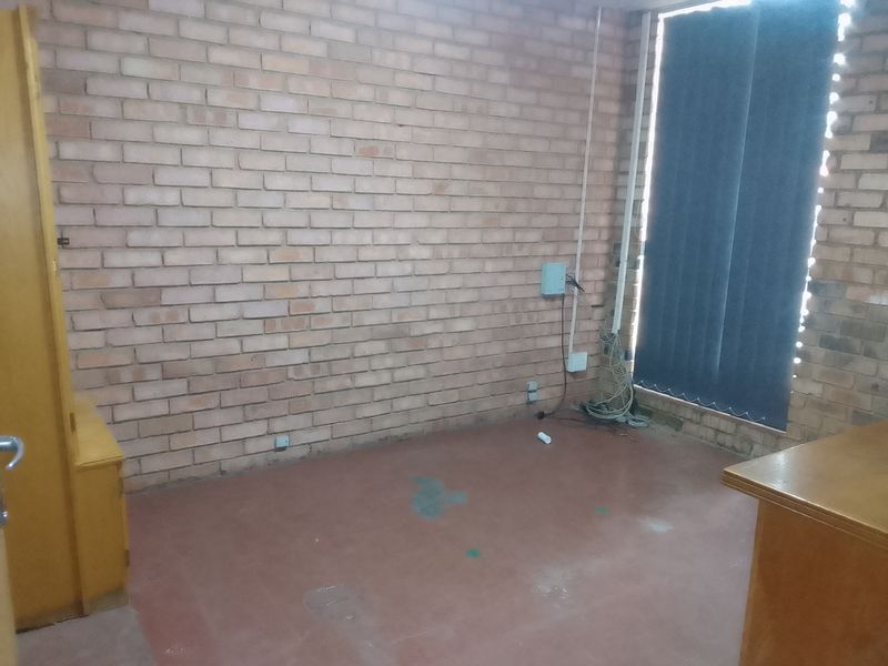 Light Industrial Warehouse and Office Space Available to Rent - Photo 7