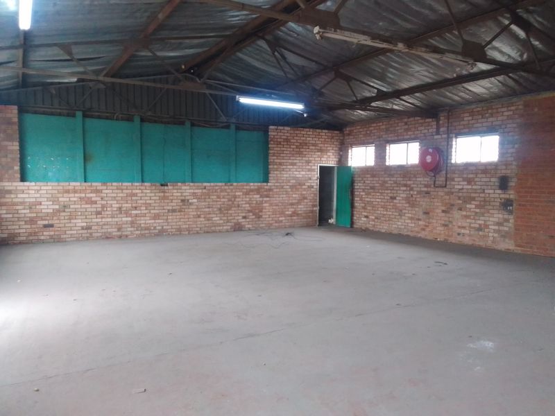 Light Industrial Warehouse and Office Space Available to Rent - Photo 4
