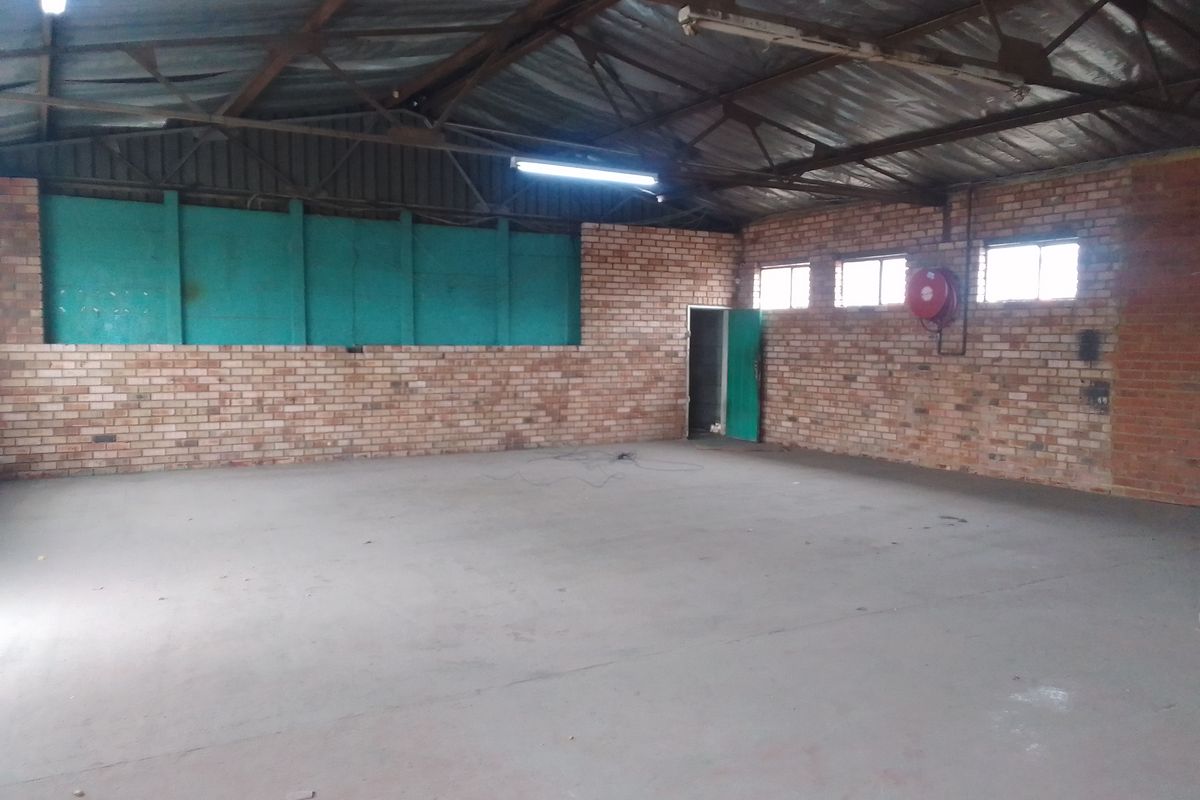 Light Industrial Warehouse and Office Space Available to Rent - Photo 4