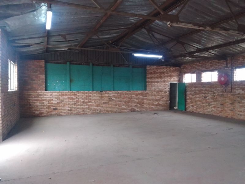 Light Industrial Warehouse and Office Space Available to Rent - Photo 5