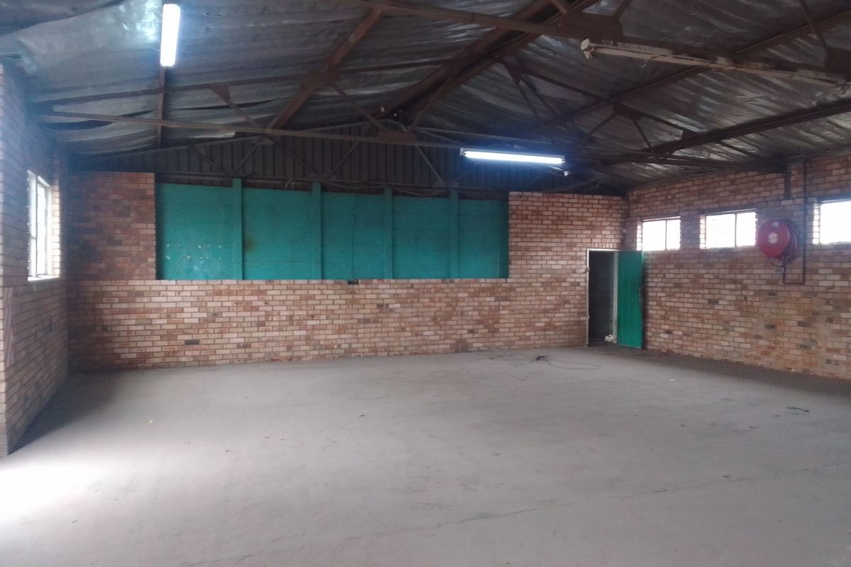 Light Industrial Warehouse and Office Space Available to Rent - Photo 5