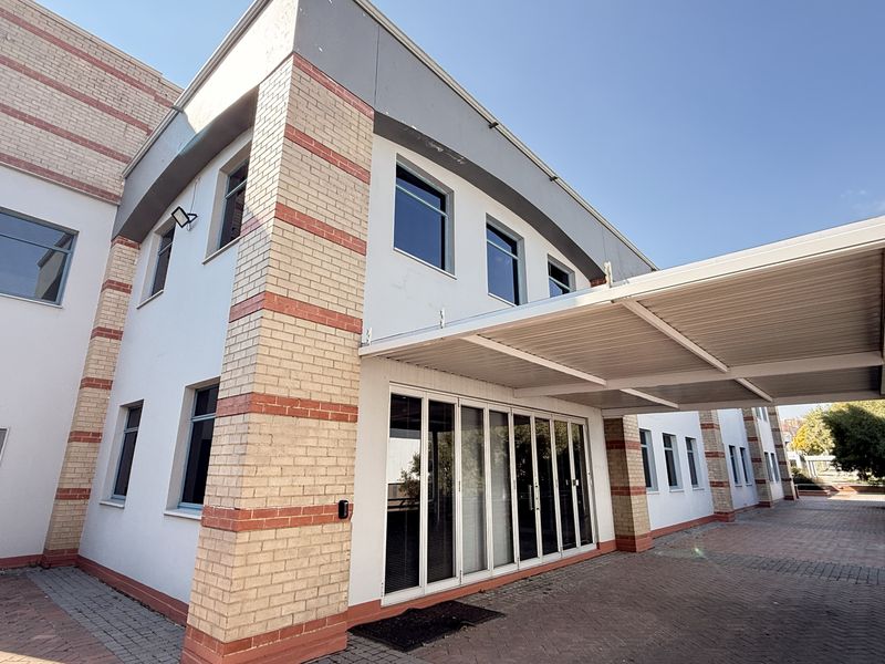 Secure a Strategic 11,747m2 Warehouse, Logistics Hub in the Heart of Midrand - Photo 1