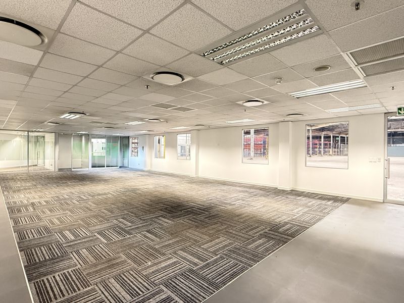 Secure a Strategic 11,747m2 Warehouse, Logistics Hub in the Heart of Midrand - Photo 8