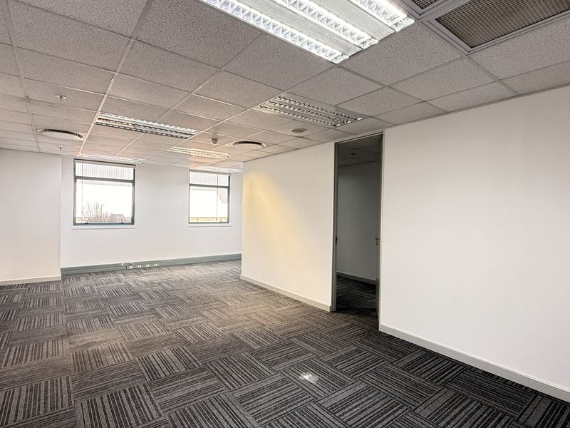 Secure a Strategic 11,747m2 Warehouse, Logistics Hub in the Heart of Midrand - Photo 7