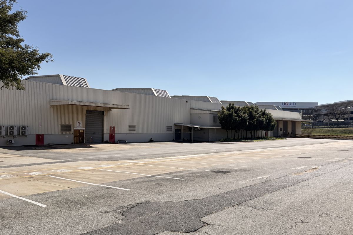 Secure a Strategic 11,747m2 Warehouse, Logistics Hub in the Heart of Midrand - Photo 4