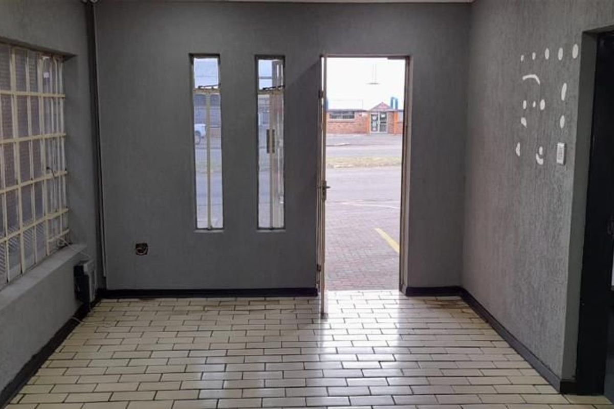 COMMERCIAL IN BUSY BLVD FOR SALE - Photo 3