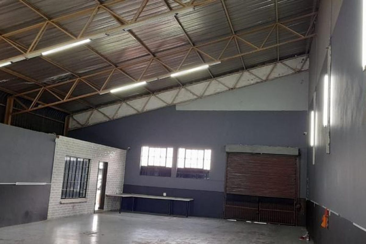 COMMERCIAL IN BUSY BLVD FOR SALE - Photo 2