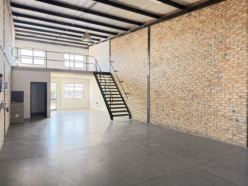 140m2 AAA-Grade Warehouse with in Secure Midrand Business Hub - Photo 6