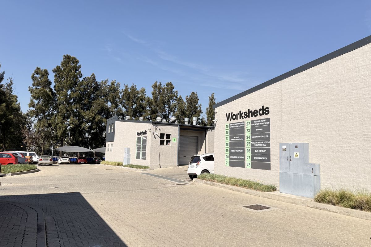 140m2 AAA-Grade Warehouse with in Secure Midrand Business Hub - Photo 3