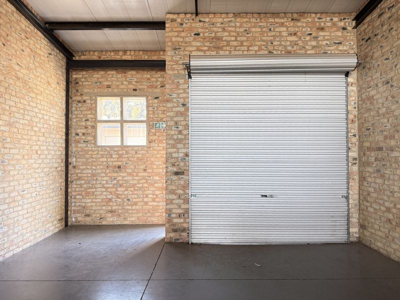 140m2 AAA-Grade Warehouse with in Secure Midrand Business Hub - Photo 9