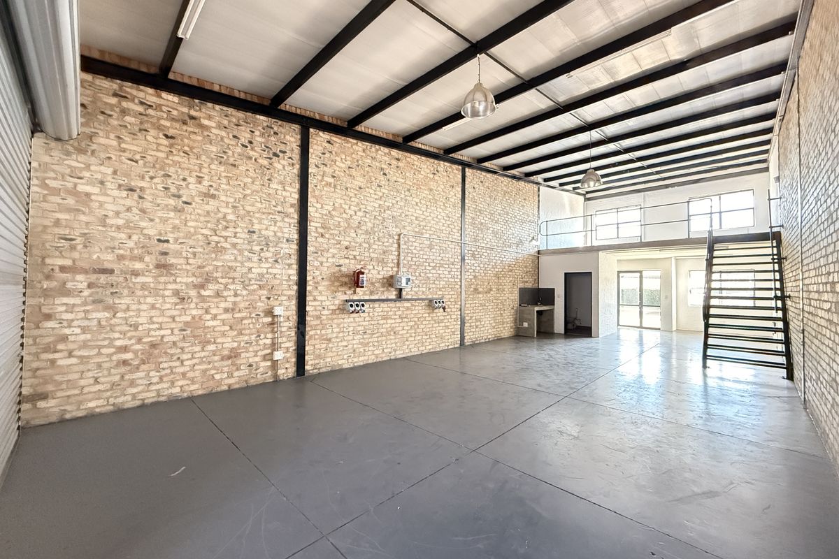 140m2 AAA-Grade Warehouse with in Secure Midrand Business Hub - Photo 5