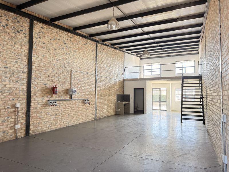 140m2 AAA-Grade Warehouse with in Secure Midrand Business Hub - Photo 4