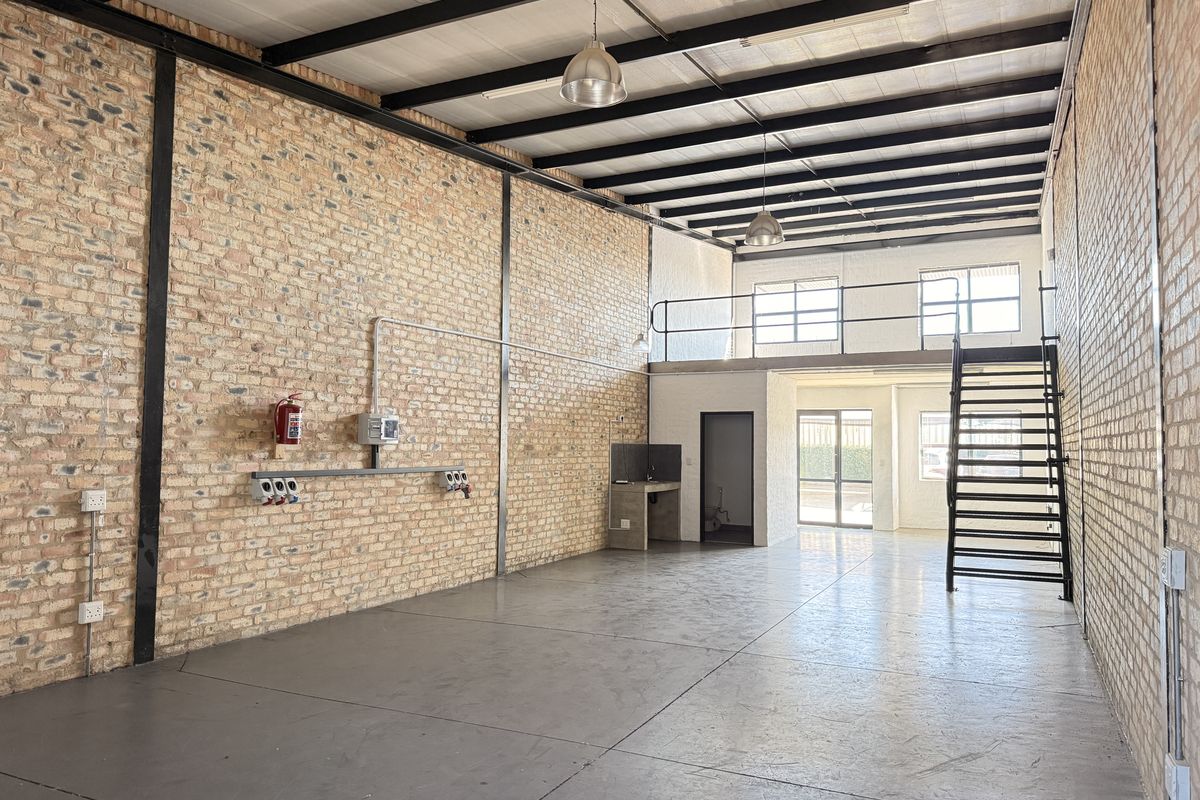 140m2 AAA-Grade Warehouse with in Secure Midrand Business Hub - Photo 4