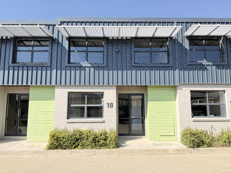 140m2 AAA-Grade Warehouse with in Secure Midrand Business Hub - Photo 2