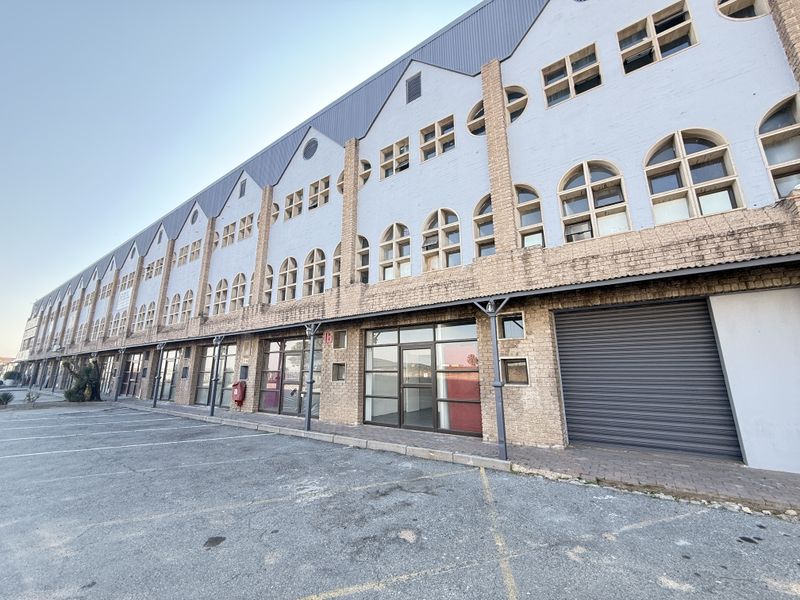 150m2 Warehouse with Private Yard and Three Roller Doors, Gallagher Corner, Midrand - Photo 1