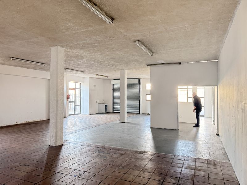 150m2 Warehouse with Private Yard and Three Roller Doors, Gallagher Corner, Midrand - Photo 5