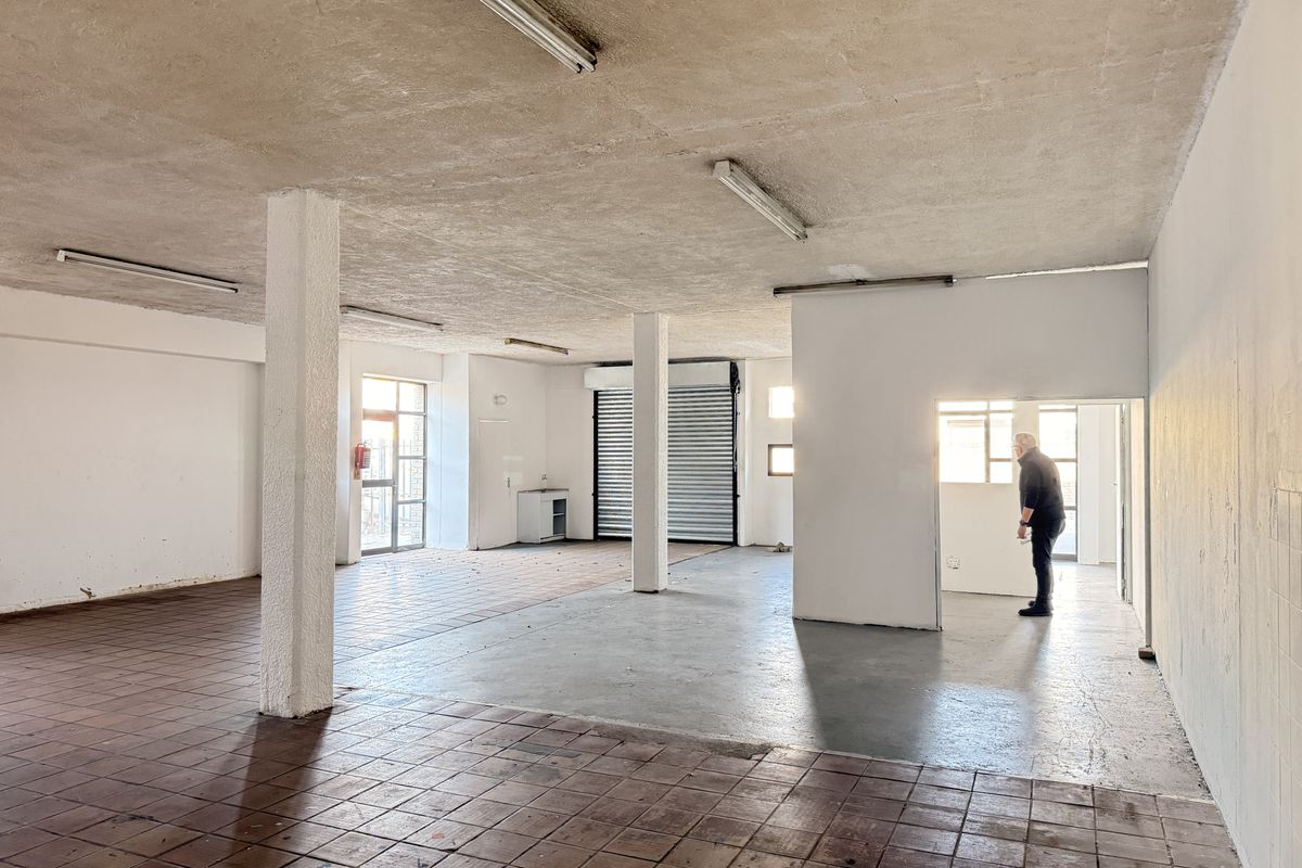 150m2 Warehouse with Private Yard and Three Roller Doors, Gallagher Corner, Midrand - Photo 5