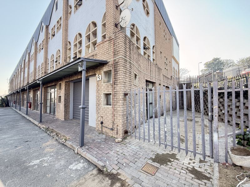 150m2 Warehouse with Private Yard and Three Roller Doors, Gallagher Corner, Midrand - Photo 2
