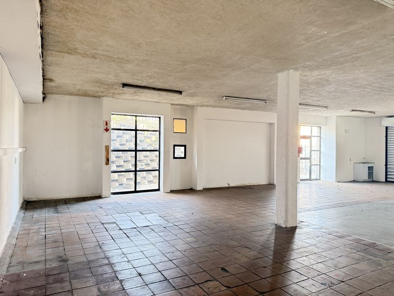 150m2 Warehouse with Private Yard and Three Roller Doors, Gallagher Corner, Midrand - Photo 4