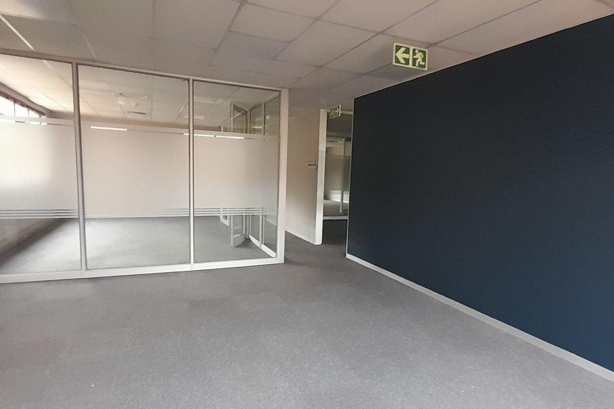 Corporate Office Headquarters with Exceptional Private Office Capacity - Photo 4