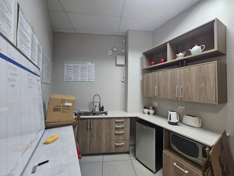 TO LET – Prime Retail Space | Waterkloof Corner | Waterkloof, Pretoria - Photo 7