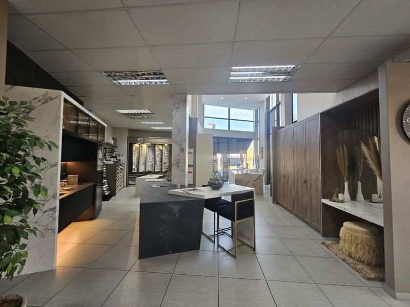 TO LET – Prime Retail Space | Waterkloof Corner | Waterkloof, Pretoria - Photo 6
